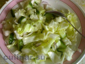 Салат из капусты с одним огурцом