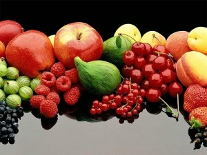 Чьи фрукты предпочесть или ешьте в сезон