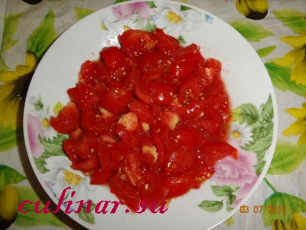 Сладкий перец в томатном соусе: молдавское блюдо 